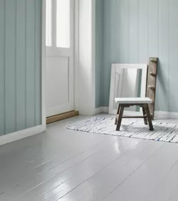Dipingi le piastrelle del pavimento